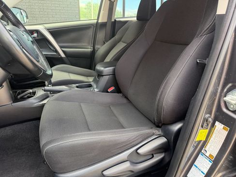 Used 2018 Toyota RAV4 XLE AWD/4WD image 30