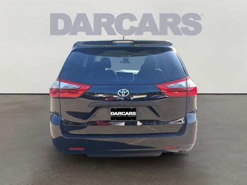 Used 2020 Toyota Sienna L image 5