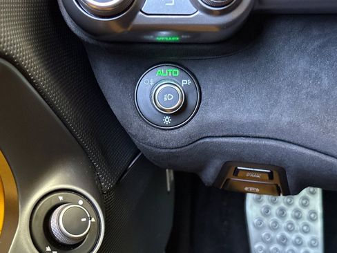 Used 2020 Ferrari 812 Superfast RWD image 33