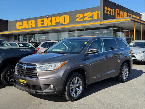 Used 2016 Toyota Highlander Plus AWD/4WD image 1