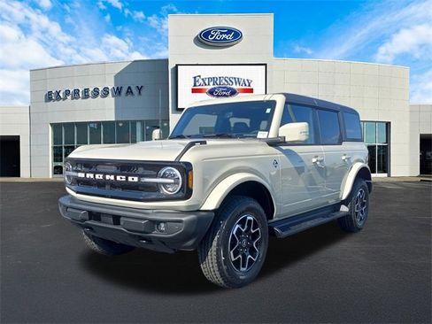 New 2025 Ford Bronco Outer Banks image 2