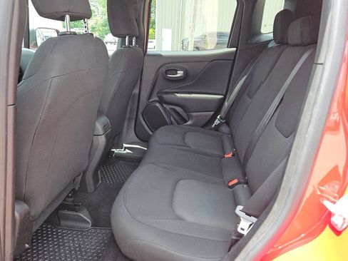 Used 2023 Jeep Renegade Latitude AWD/4WD image 11