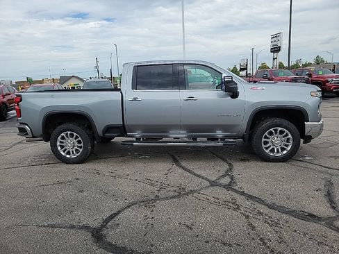 Used 2025 Chevrolet Silverado 2500 LTZ w/ LTZ Convenience Package AWD/4WD image 4