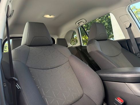 Used 2022 Toyota RAV4 XLE FWD image 21