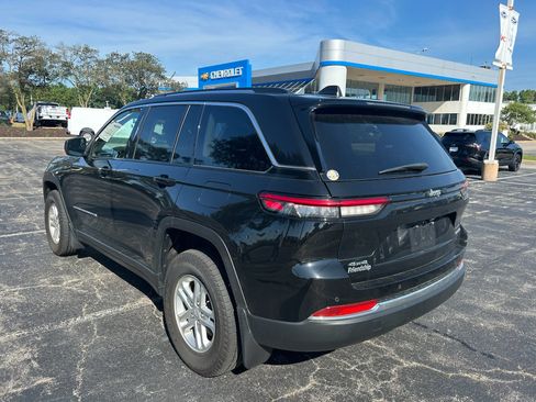 Used 2022 Jeep Grand Cherokee Laredo w/ Luxury Tech Group I AWD/4WD image 7