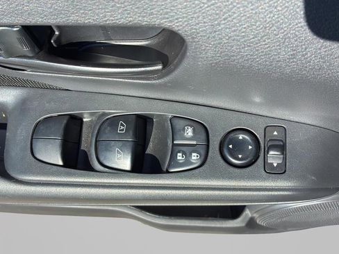 Used 2025 Nissan Kicks Play S FWD image 19