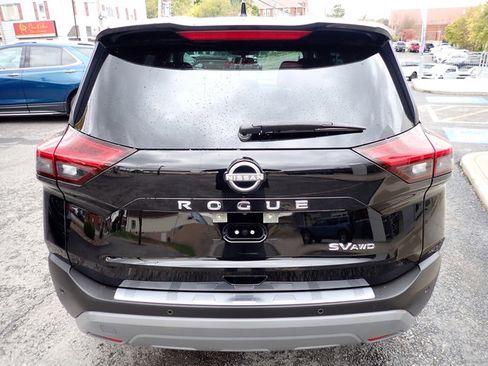 Used 2023 Nissan Rogue SV image 4