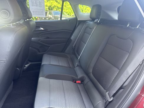 Used 2025 Chevrolet Trax LT FWD image 8
