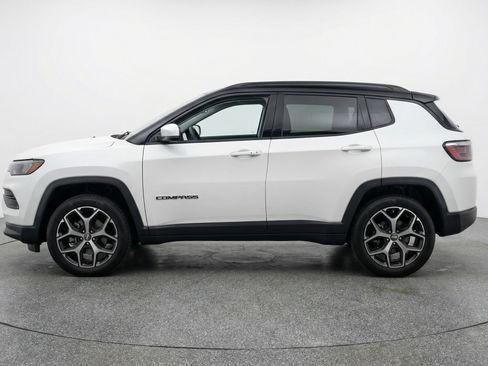 Used 2025 Jeep Compass Limited image 5