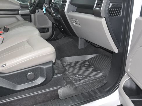 Used 2017 Ford F150 XLT AWD/4WD image 28