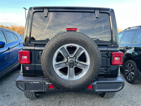 Used 2021 Jeep Wrangler Unlimited Sahara image 3