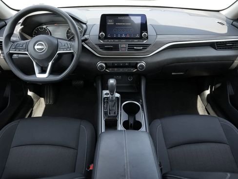 Used 2024 Nissan Altima 2.5 SV FWD image 4