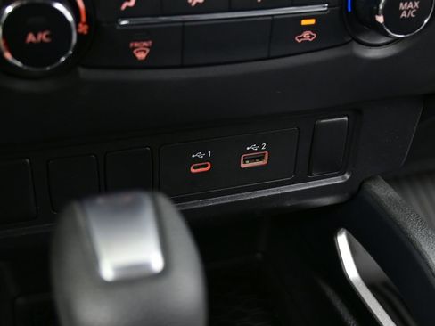 Used 2023 Nissan Frontier SV image 11