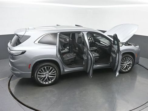 Used 2025 Buick Enclave Avenir w/ LPO, Floor Liner Package AWD/4WD image 65