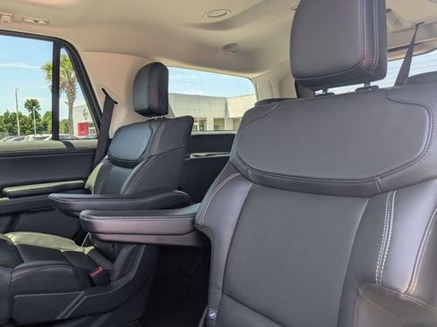 Used 2025 Ford Expedition Platinum AWD/4WD image 27