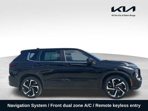 Used 2023 Mitsubishi Outlander SE image 1