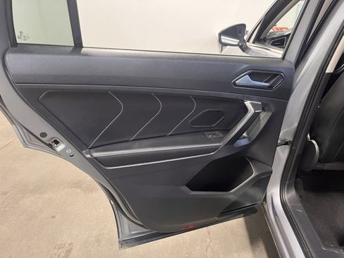 Used 2024 Volkswagen Tiguan SE image 19