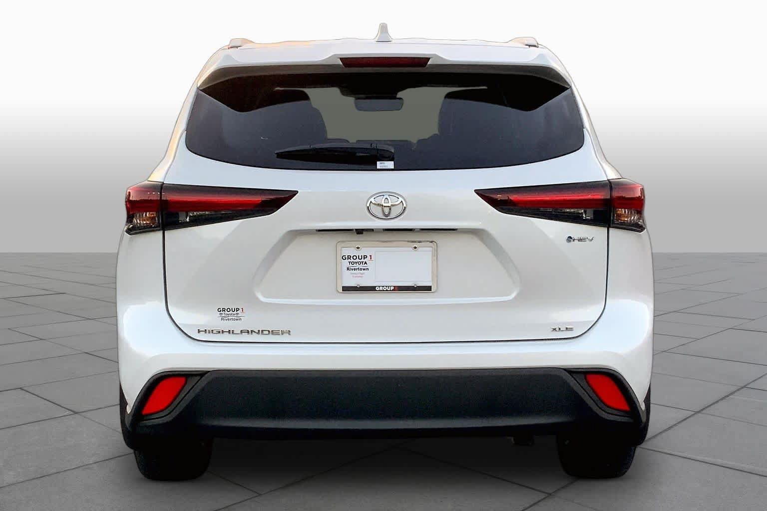Used 2025 Toyota Highlander XLE AWD/4WD image 5