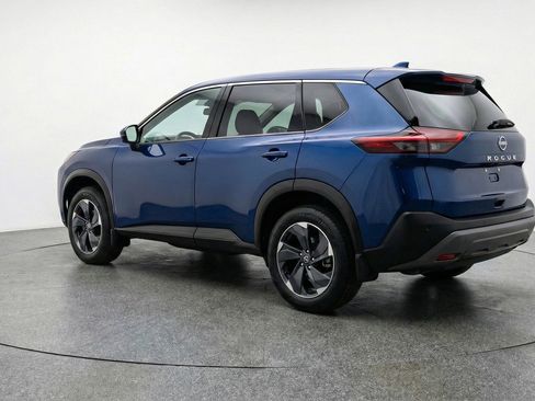 Used 2025 Nissan Rogue SV image 6