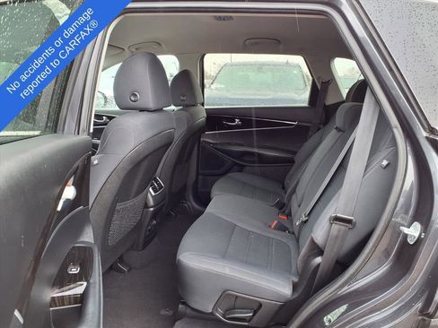 Used 2019 Kia Sorento LX image 11