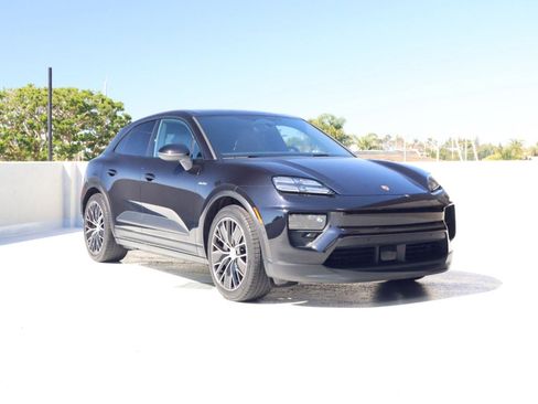 Certified 2024 Porsche Macan 4 Electric image 7