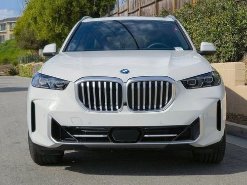 New 2026 BMW X5 xDrive50e w/ Premium Package image 3