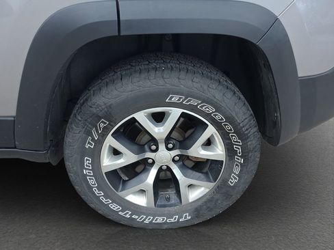 Used 2018 Jeep Cherokee Trailhawk w/ Comfort/Convenience Group AWD/4WD image 5