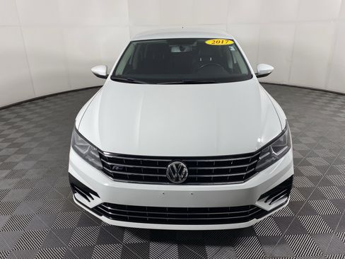 Used 2017 Volkswagen Passat 1.8T R-Line image 11