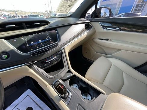 Used 2019 Cadillac XT5 FWD image 16