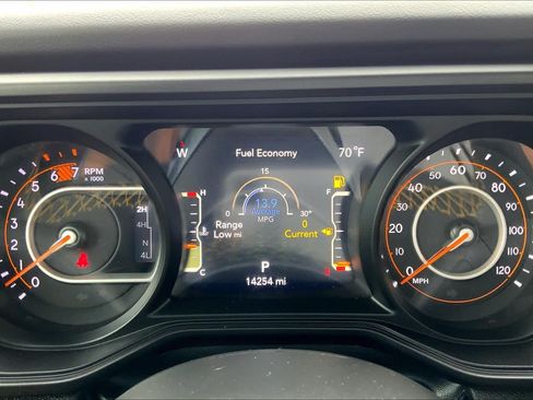 Used 2024 Jeep Wrangler Unlimited Sahara AWD/4WD image 26