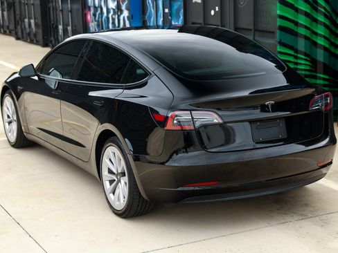 Used 2023 Tesla Model 3 Standard Range RWD image 9