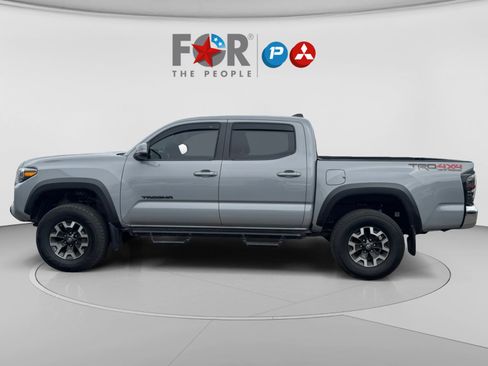 Used 2021 Toyota Tacoma TRD Off-Road image 2