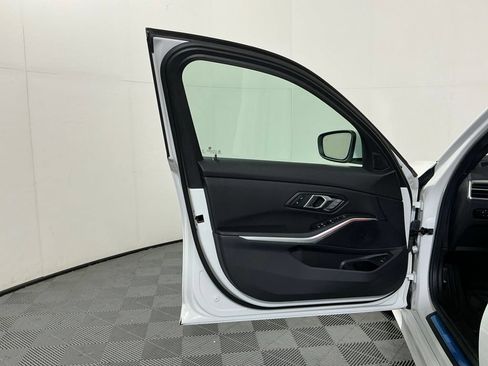 Certified 2025 BMW 330i Sedan w/ Convenience Package RWD image 19