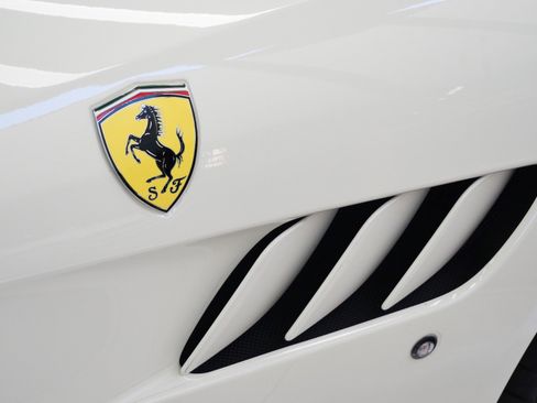 Used 2017 Ferrari GTC4Lusso AWD/4WD image 45