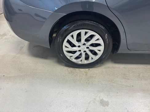 Used 2019 Toyota Corolla LE FWD image 3
