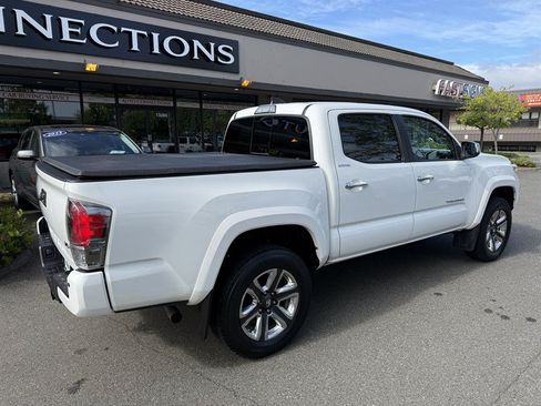 Used 2017 Toyota Tacoma Limited w/ Tow Package AWD/4WD image 7