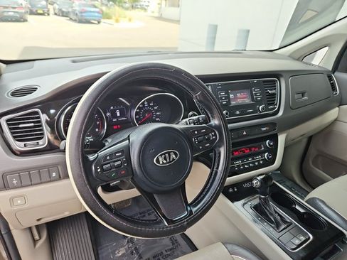 Used 2016 Kia Sedona EX FWD image 10