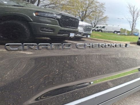 Used 2024 Jeep Grand Cherokee L Laredo image 33