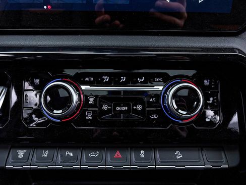 Used 2024 GMC Sierra 2500 AT4 w/ AT4 Premium Plus Package image 28