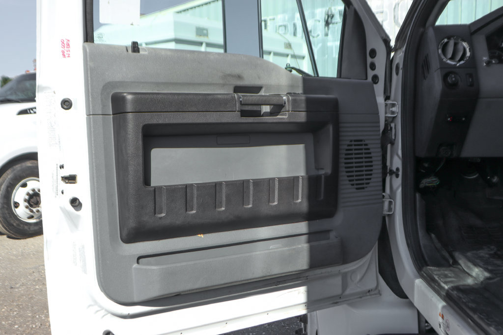 Used 2015 Ford F650 2WD Crew Cab Super Duty image 21