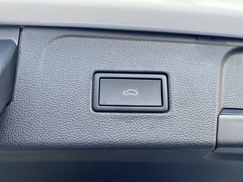 Used 2023 Volkswagen Atlas SE w/ Black Wheel Package image 31