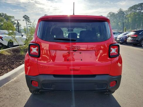 Used 2022 Jeep Renegade Latitude w/ Convenience Group AWD/4WD image 8