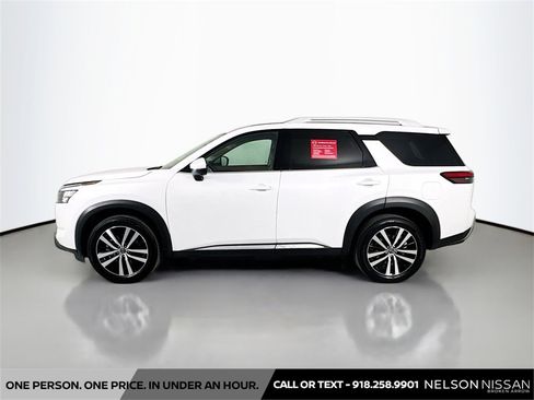 Certified 2025 Nissan Pathfinder Platinum image 8