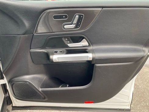 Used 2021 Mercedes-Benz GLB 35 AMG 4MATIC image 31