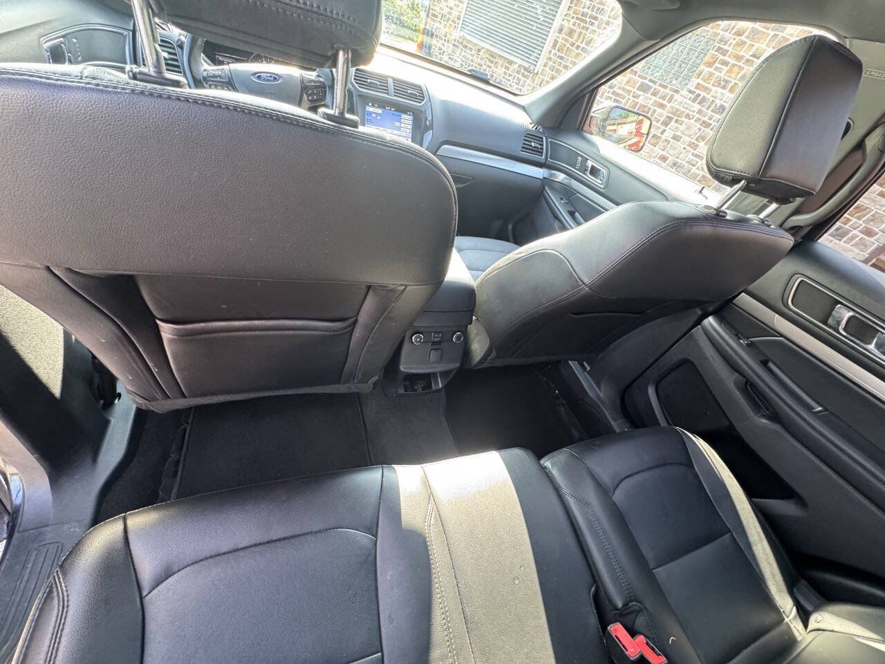 Used 2018 Ford Explorer XLT w/ Equipment Group 202A AWD/4WD image 20