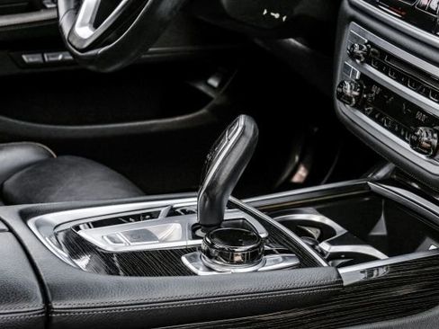 Used 2018 BMW 740i image 30