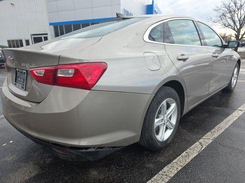 Used 2023 Chevrolet Malibu LS image 2