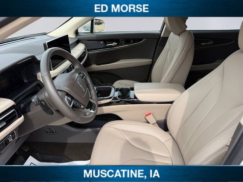 Used 2022 Lincoln Nautilus AWD w/ Premium Package image 9