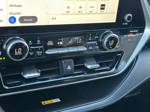 Used 2023 Toyota Highlander Platinum image 21