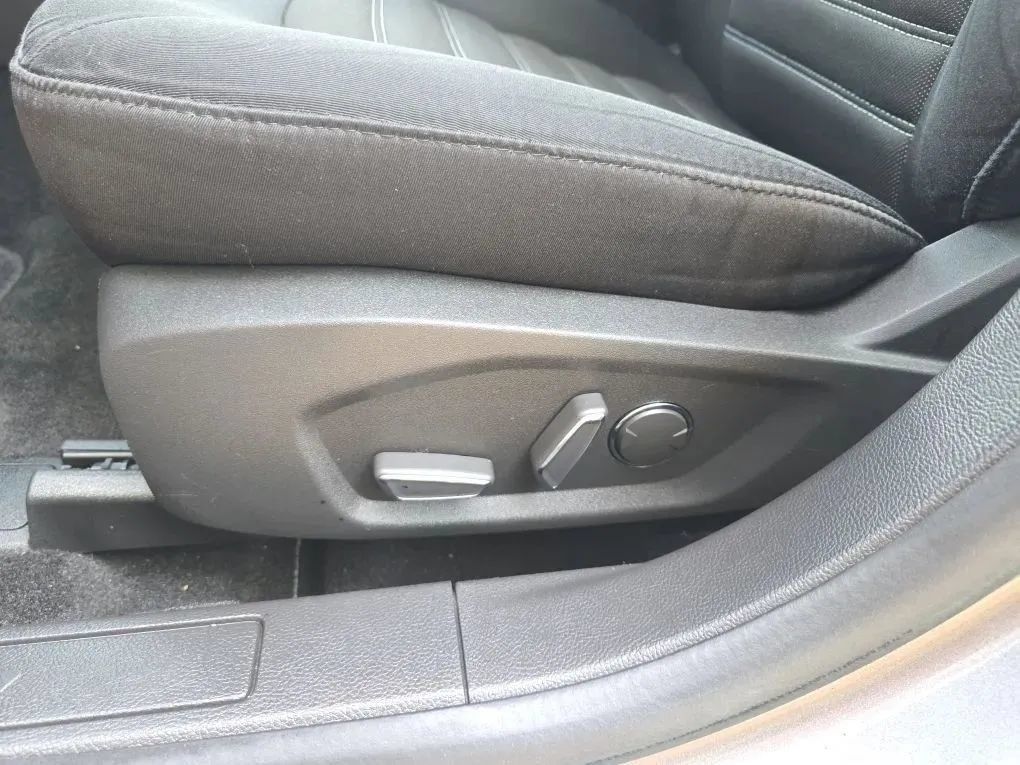 Used 2014 Ford Fusion SE FWD image 15